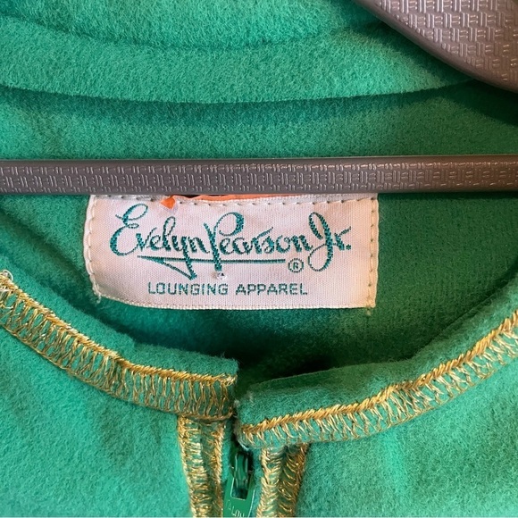 Evelyn Pearson Vintage Embroidered Lounge Robe - Picture 3 of 10